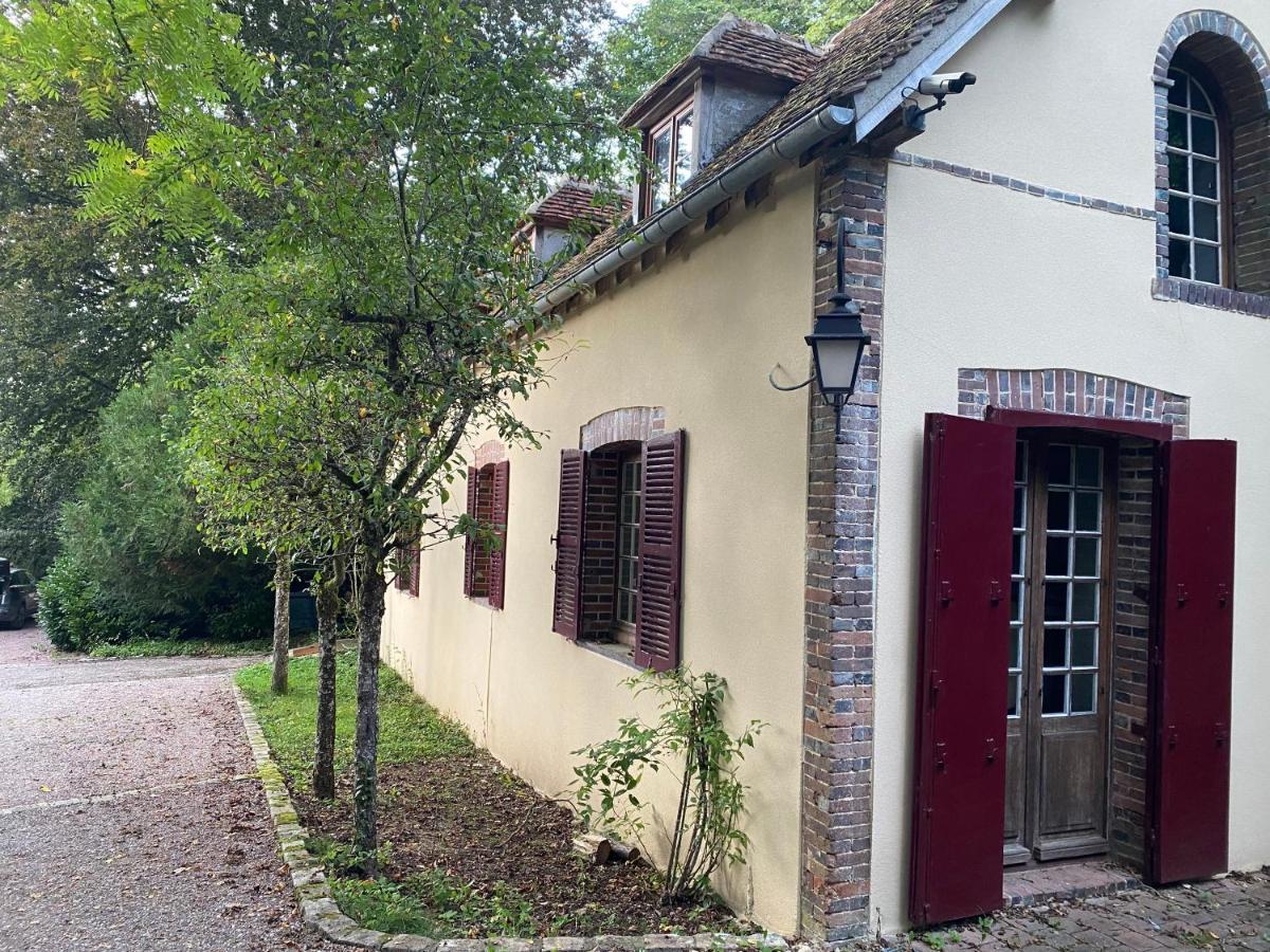 Le Charme Villa Mézilles Exterior photo