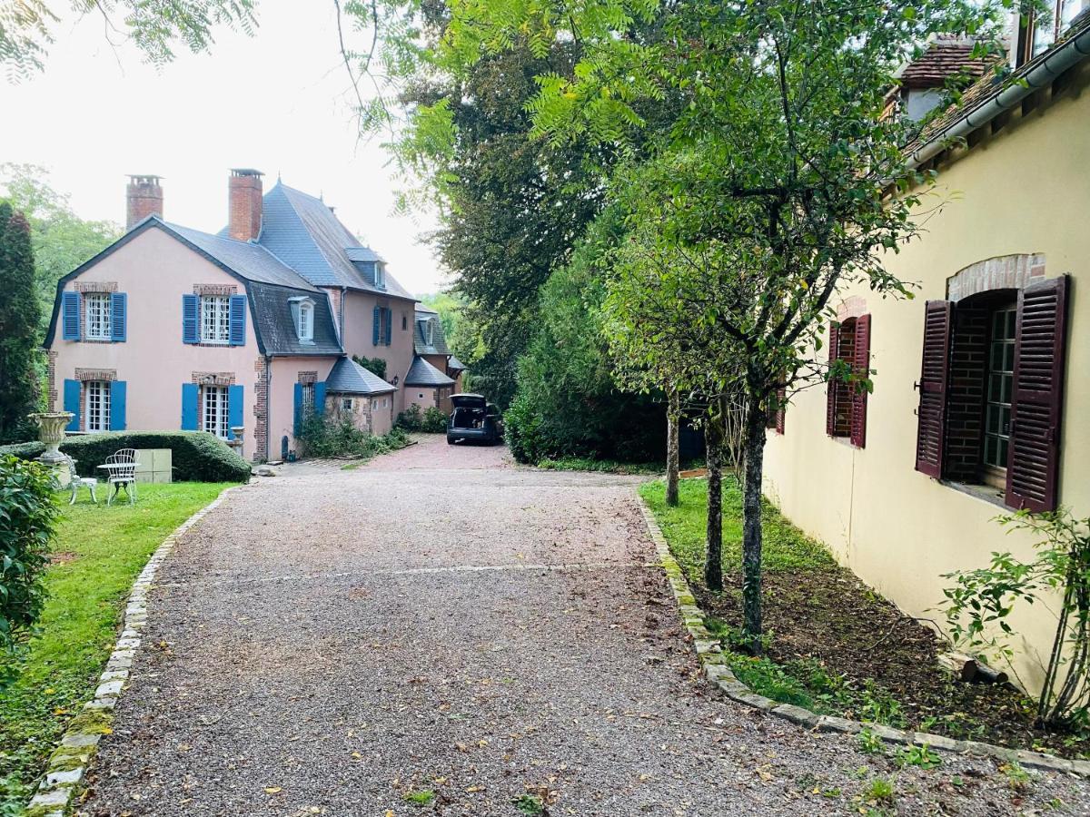 Le Charme Villa Mézilles Exterior photo